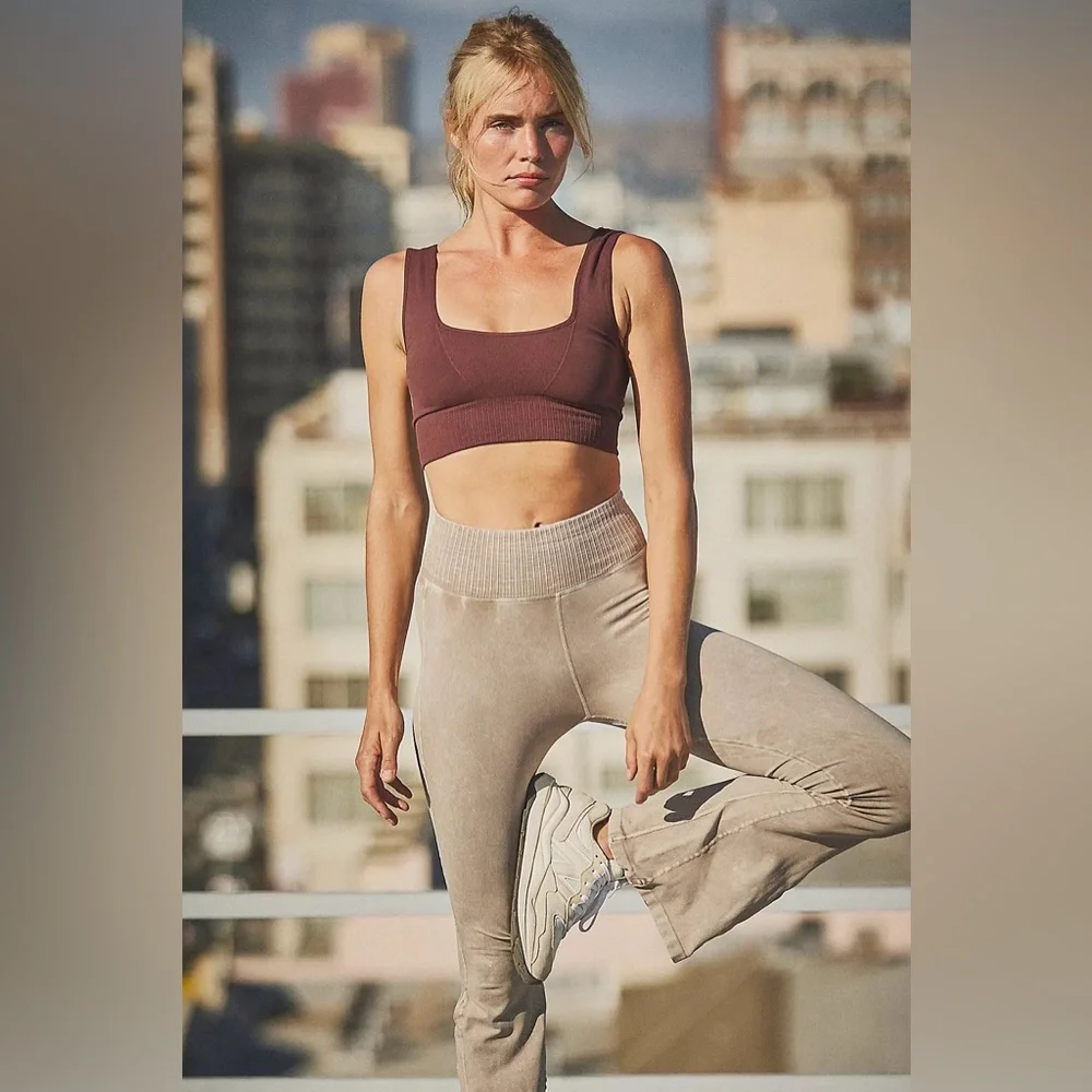 EUC Free People movement good karma flare leggings - Picture 2 of 7